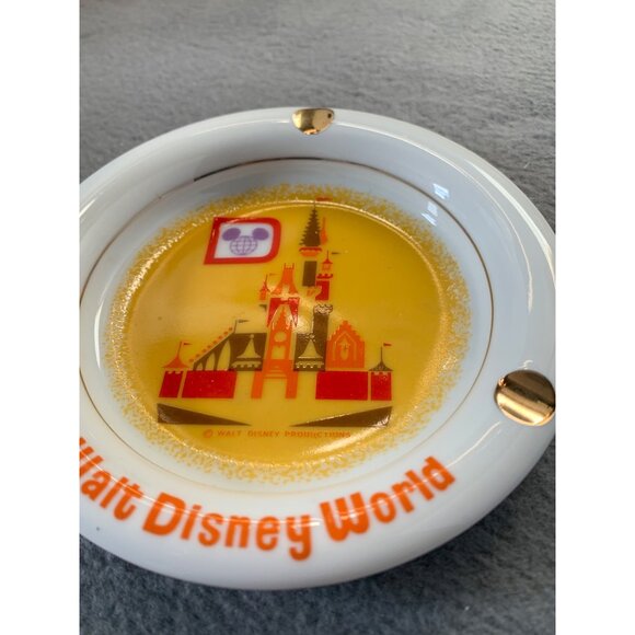 Vintage Walt Disney World Ceramic Ashtray with Castle Design 1980s - Picture 2 of 6